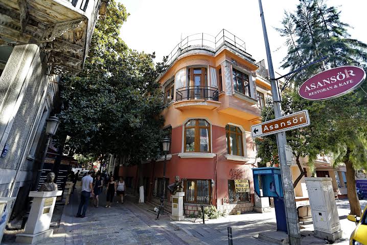 Tarihi Asansör’e komşu geliyor