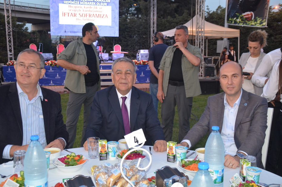 DEVLERİ BULUŞTURAN İFTAR