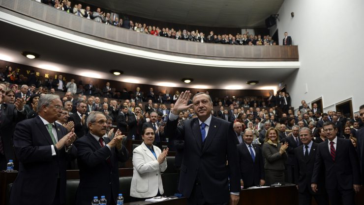 AK Parti aday tanıtım toplantısını 24 Mayıs'a çekti