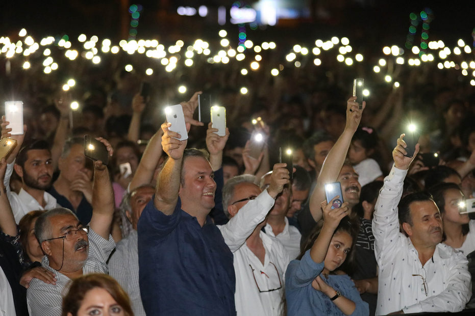 Buca’dan Haluk Levent rüzgarı geçti
