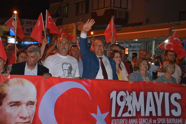 DİKİLİ’DE 19 MAYIS COŞKUSU