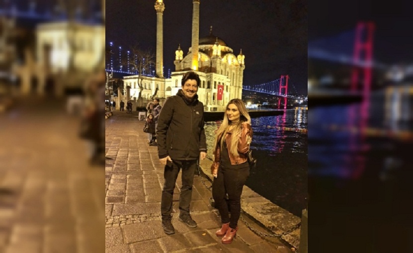 KONUK SANATÇI CAMİLERE HAYRAN KALDI