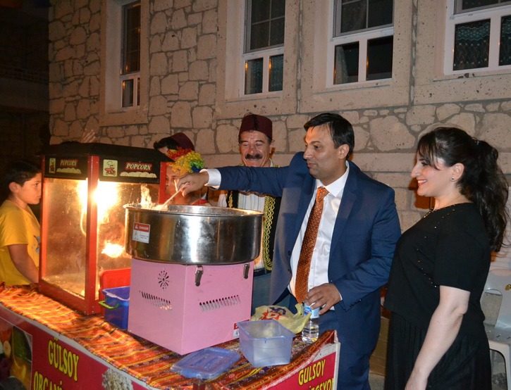 rnCemal Bekle, Eşiyle Sahaya İndi