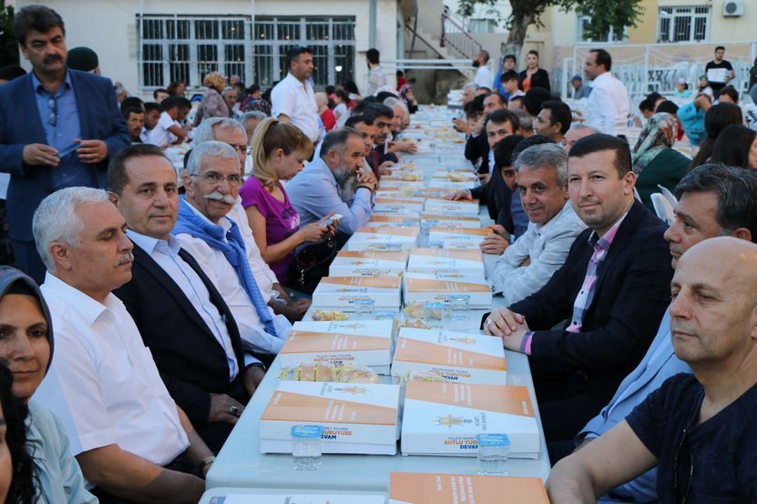 NARLIDERE GÖNÜL SOFRASINDA YOKSULUN YÜZÜ GÜLDÜ