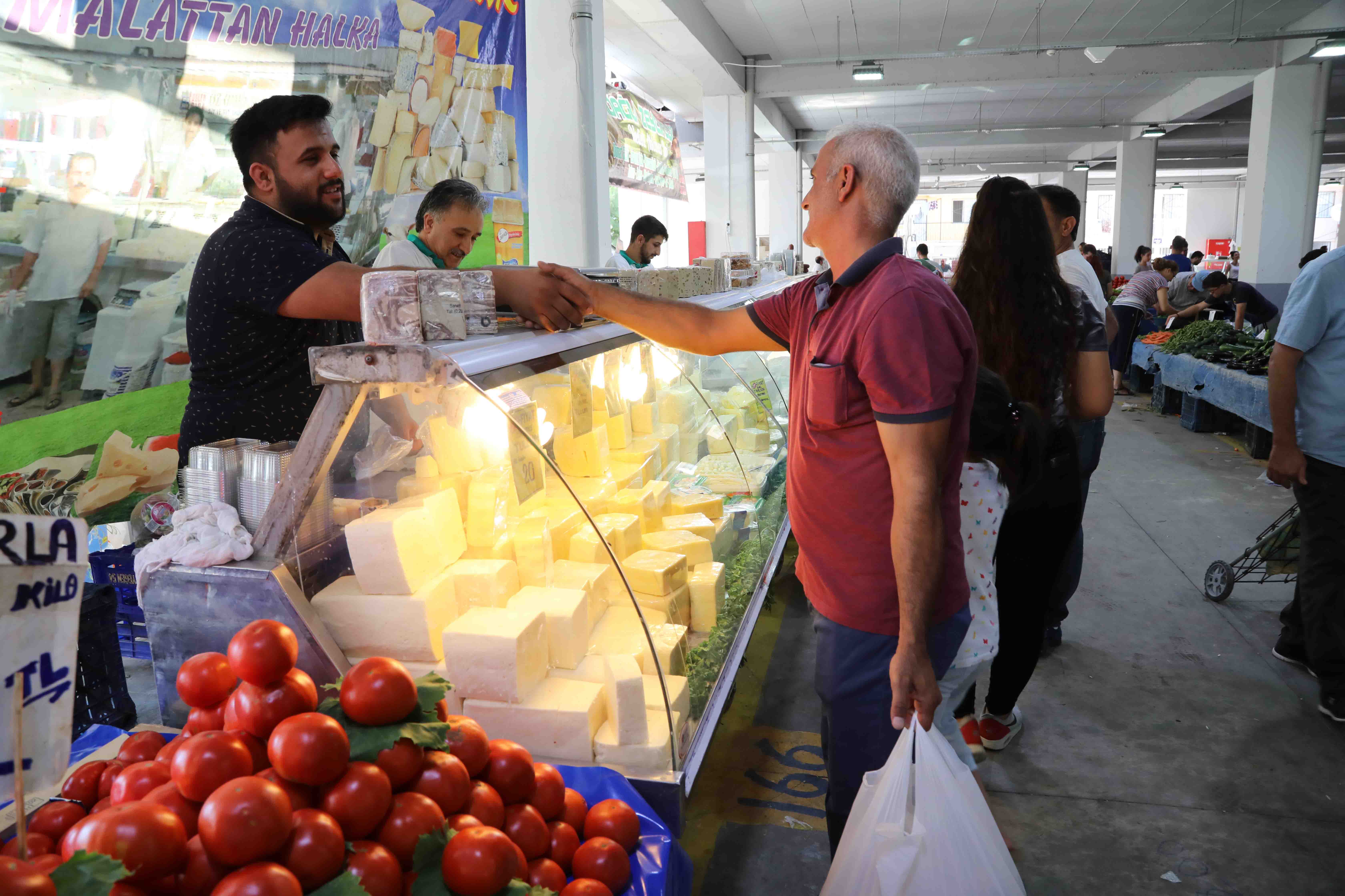 ÇAY MAHALLESİ’NE DEV PAZAR YERİ