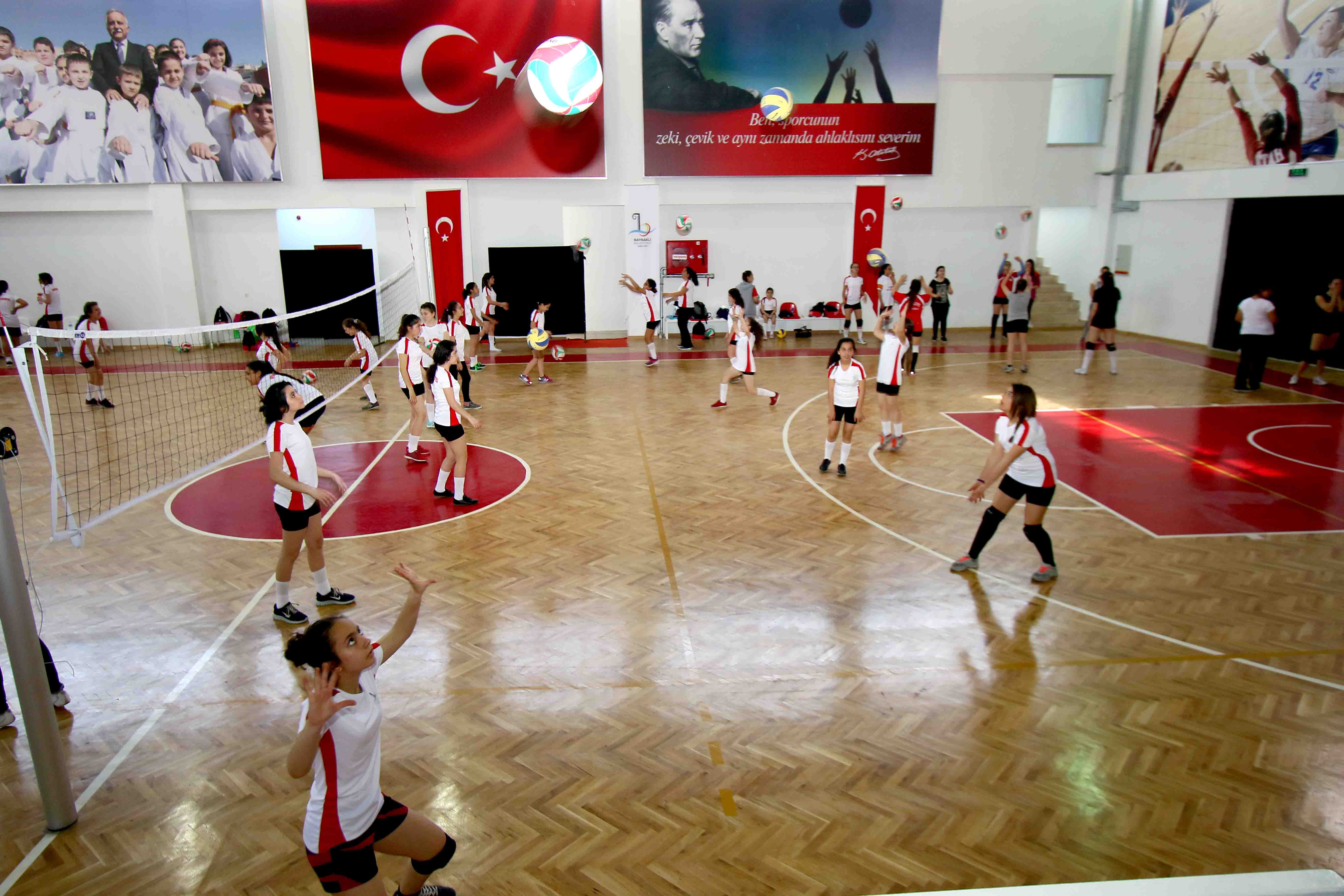 BAYRAKLI'DA YAZ SPOR OKULLARINA BÜYÜK İLGİ