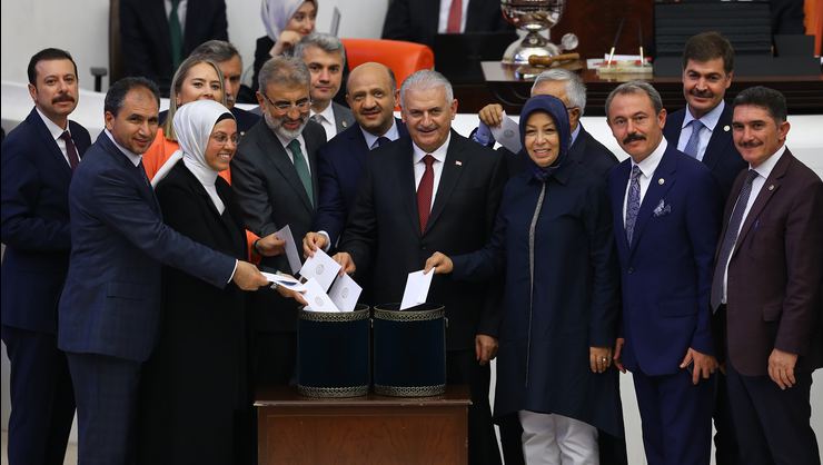 Yeni Meclis Başkanı Binali Yıldırım oldu