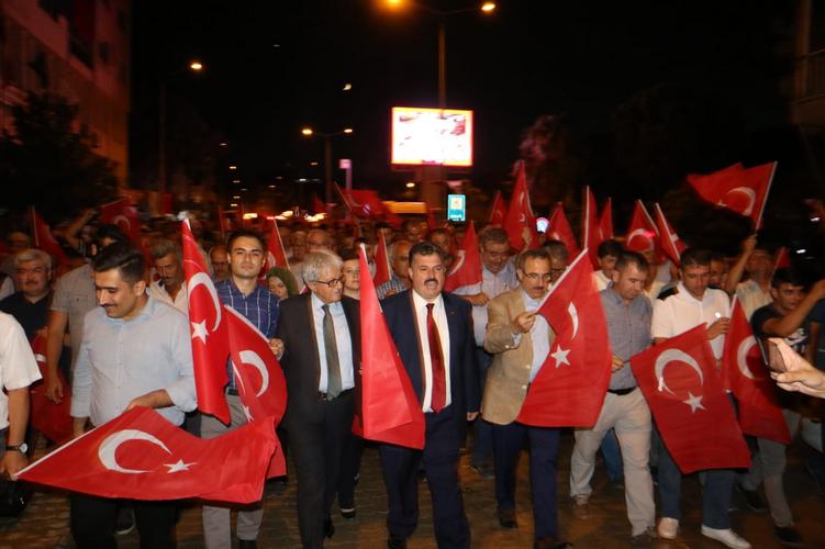  KINIK'TA 15 TEMMUZ DEMOKRASİ NÖBETİ