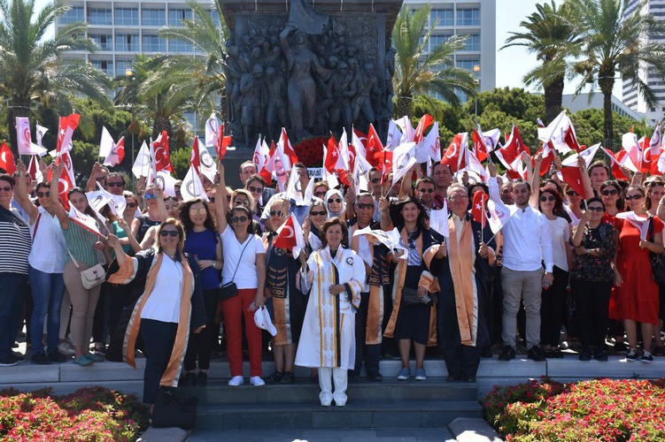 Demokrasi Üniversitesi 'den '15 Temmuz' yürüyüşü