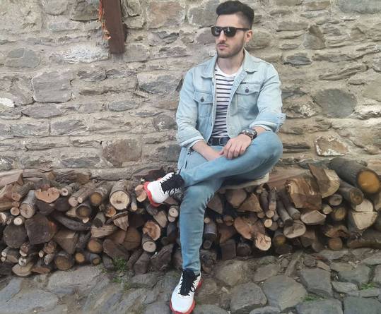 ÜNLÜ YOGA HOCASI DİKER ÇEŞME’DE