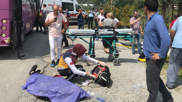 Halk otobüsü TIR’a çarptı: Ölü ve yaralılar var