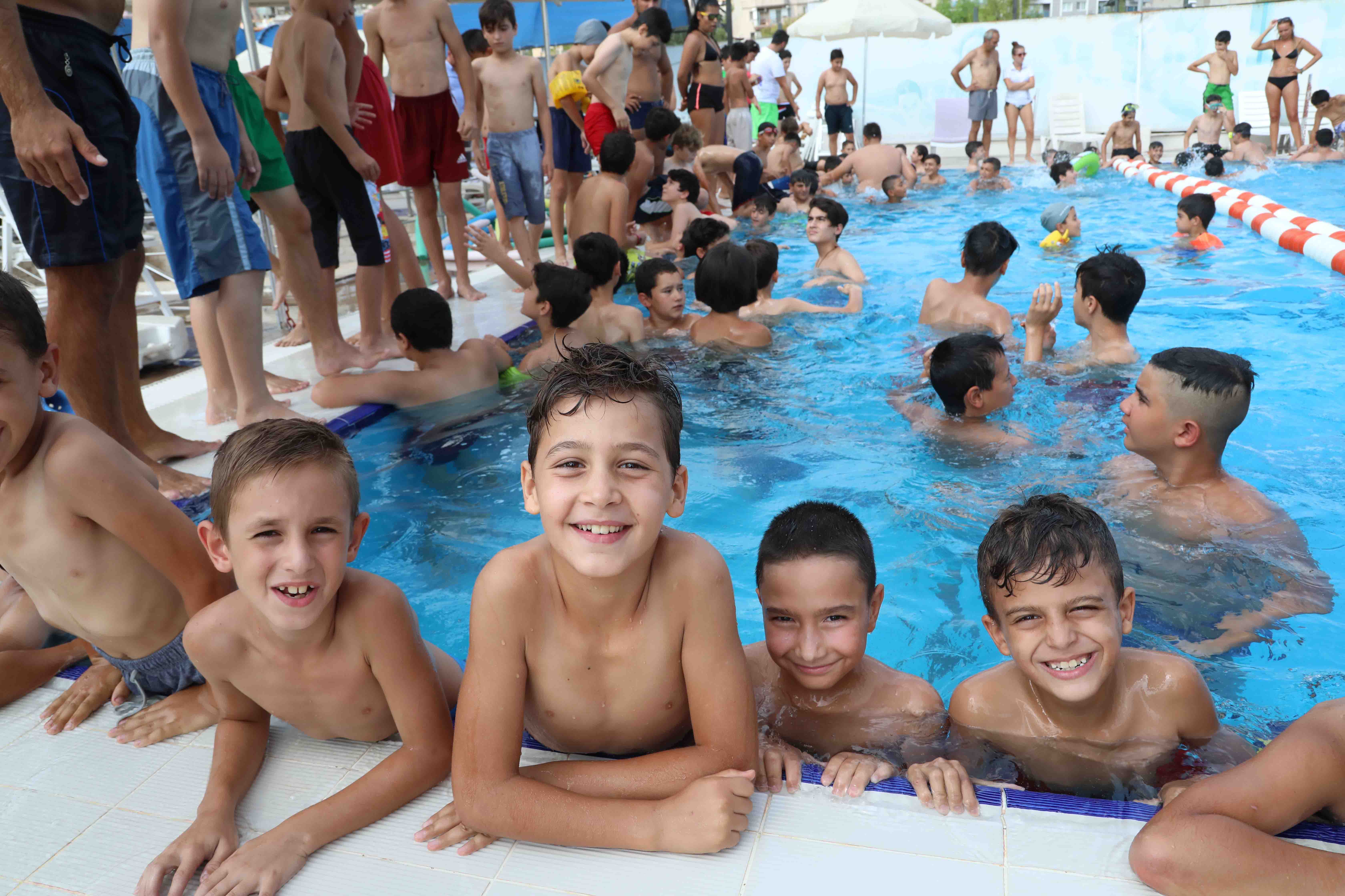 AMATÖR SPORCULARIN HAVUZ KEYFİ