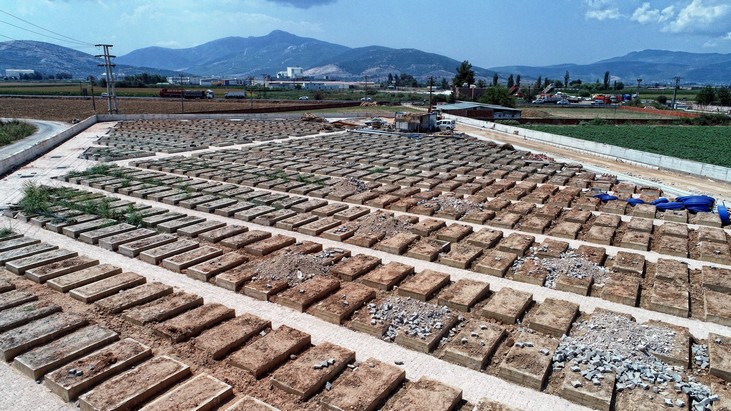 Torbalı’ya "çift katlı" mezarlar geliyor