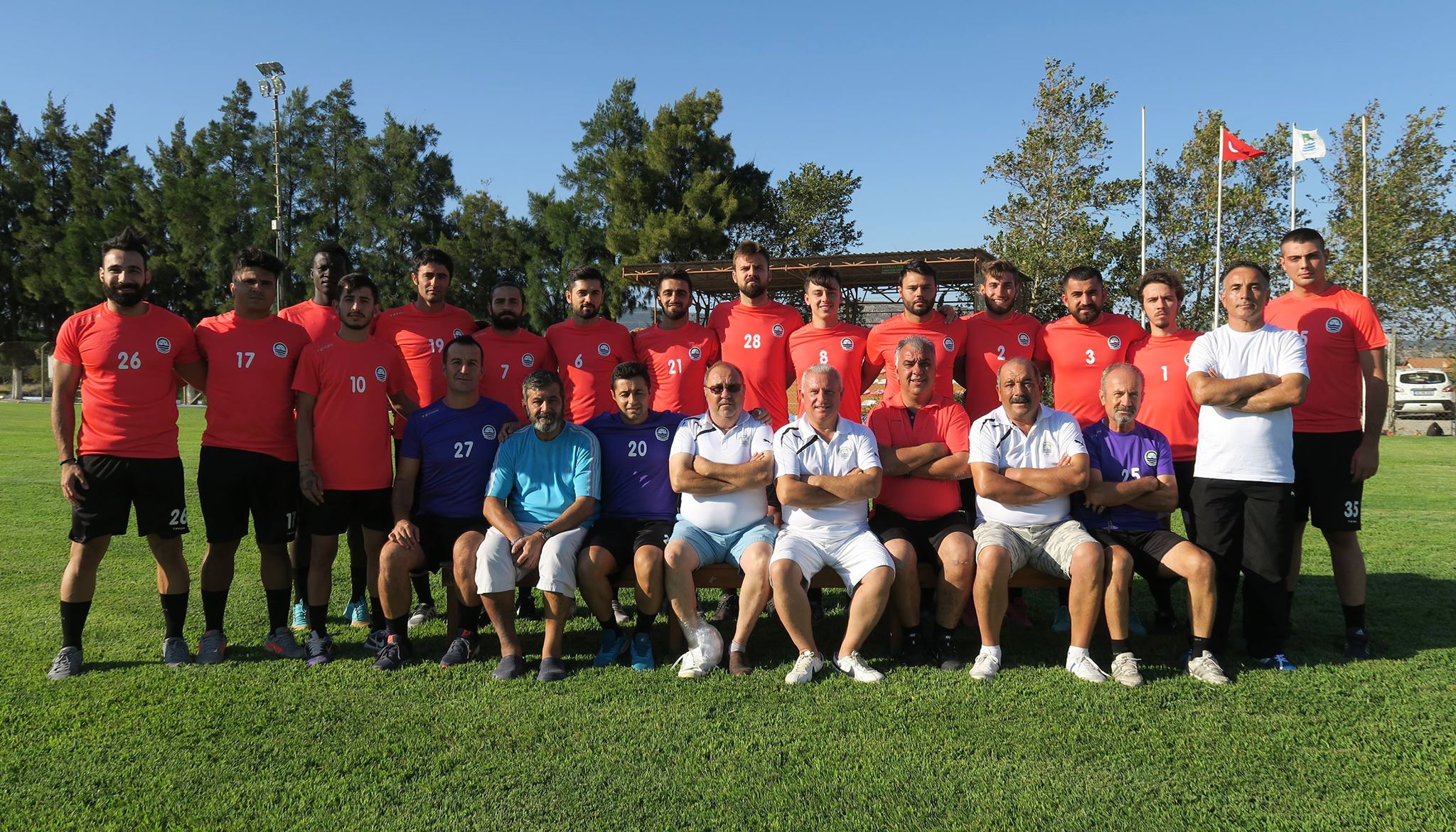 FOÇA BELEDİYESPOR TOPBAŞI YAPTI