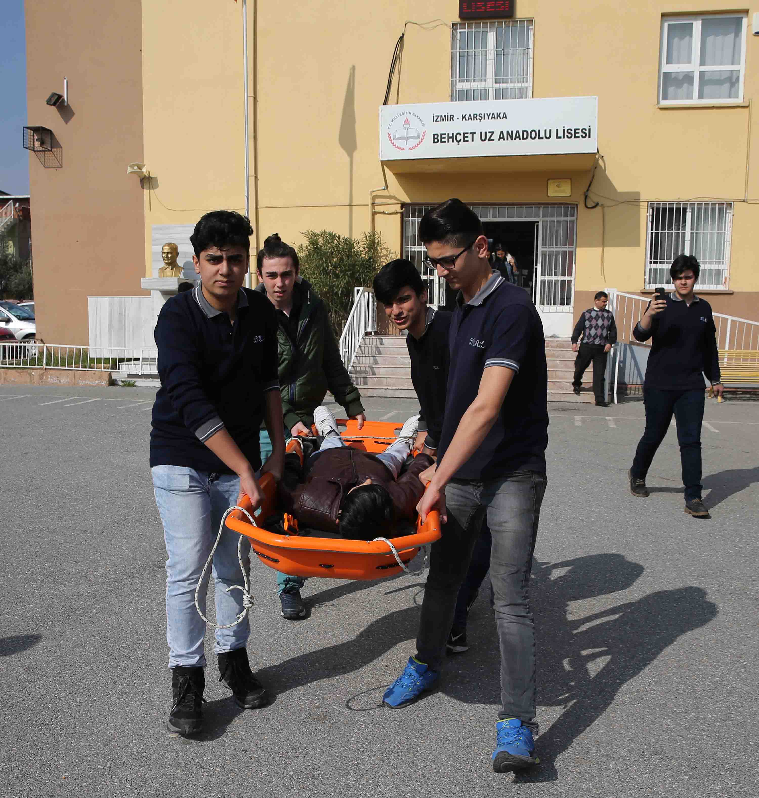 Karşıyaka’da 100 bin kişiye ‘afet’ eğitimi