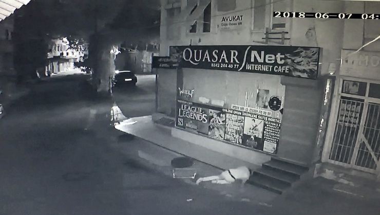 Fuhuş pazarlığı yaparken camdan düştü!