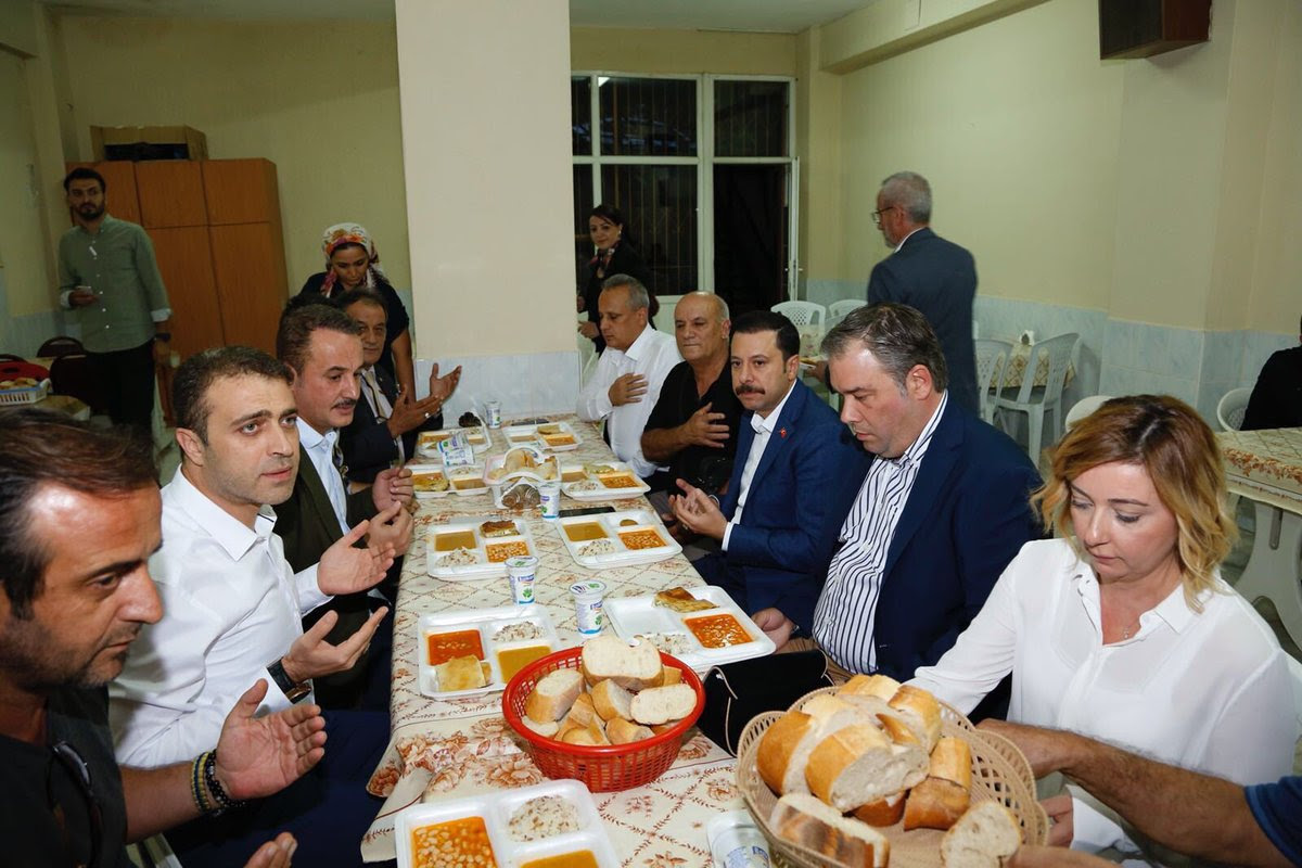 Şengül Cemevi’ni ziyaret etti, vatandaşlarla oruç açtı