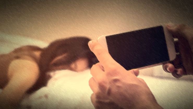 Bir kadın öğretmen, birlikte olduğu 2 kişinin 7 yıl boyunca cinsel içerikli görüntüleriyle yaptığı şantaj yaptılar