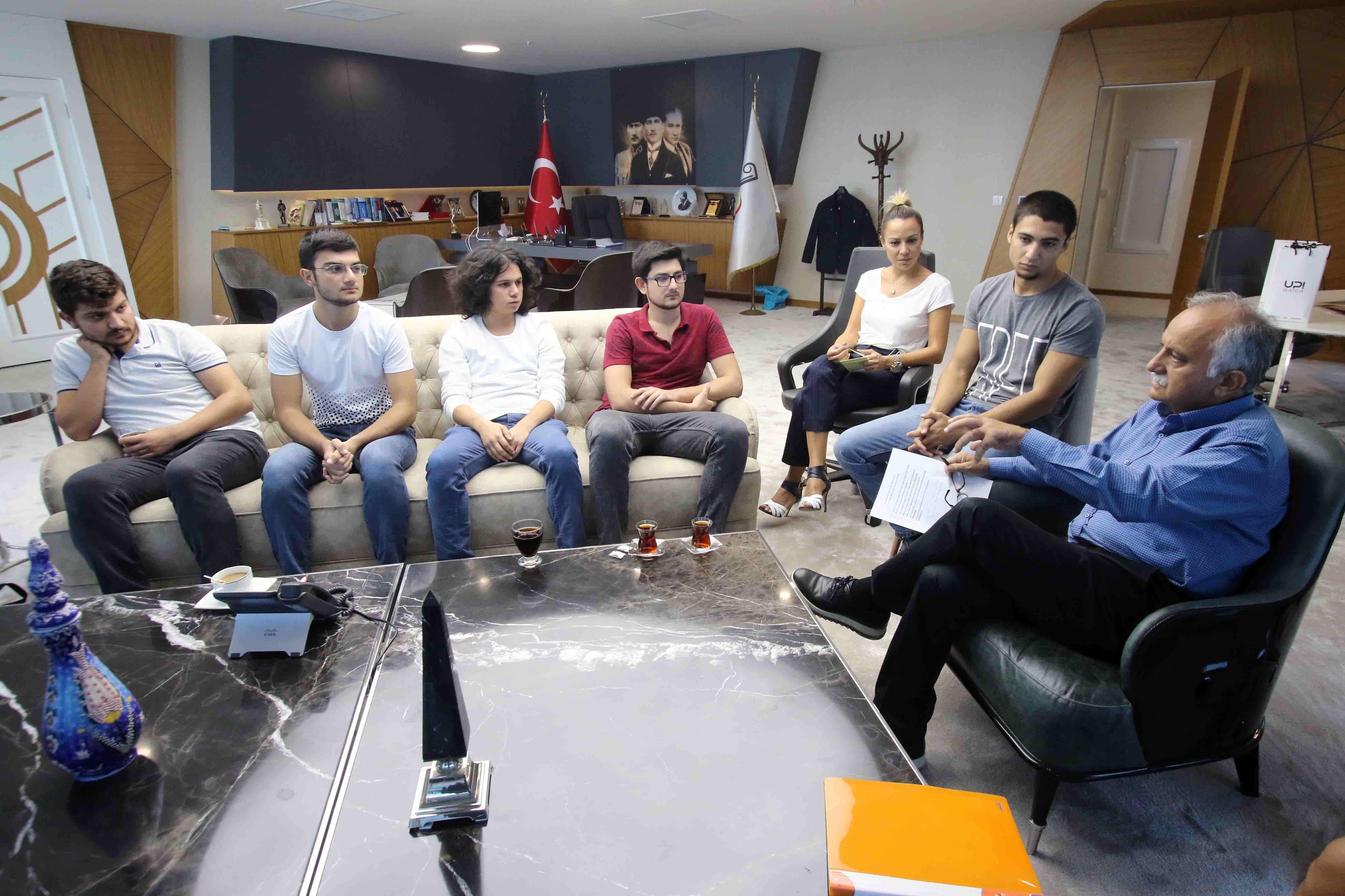 ÖĞRENCİLERDEN BAŞKAN KARABAĞ’A TEŞEKKÜR ZİYARETİ