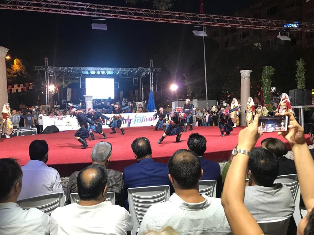 Ödemiş Belediyesi Halk Oyunları Ekibi Zeybek Festivali’ne Katıldı