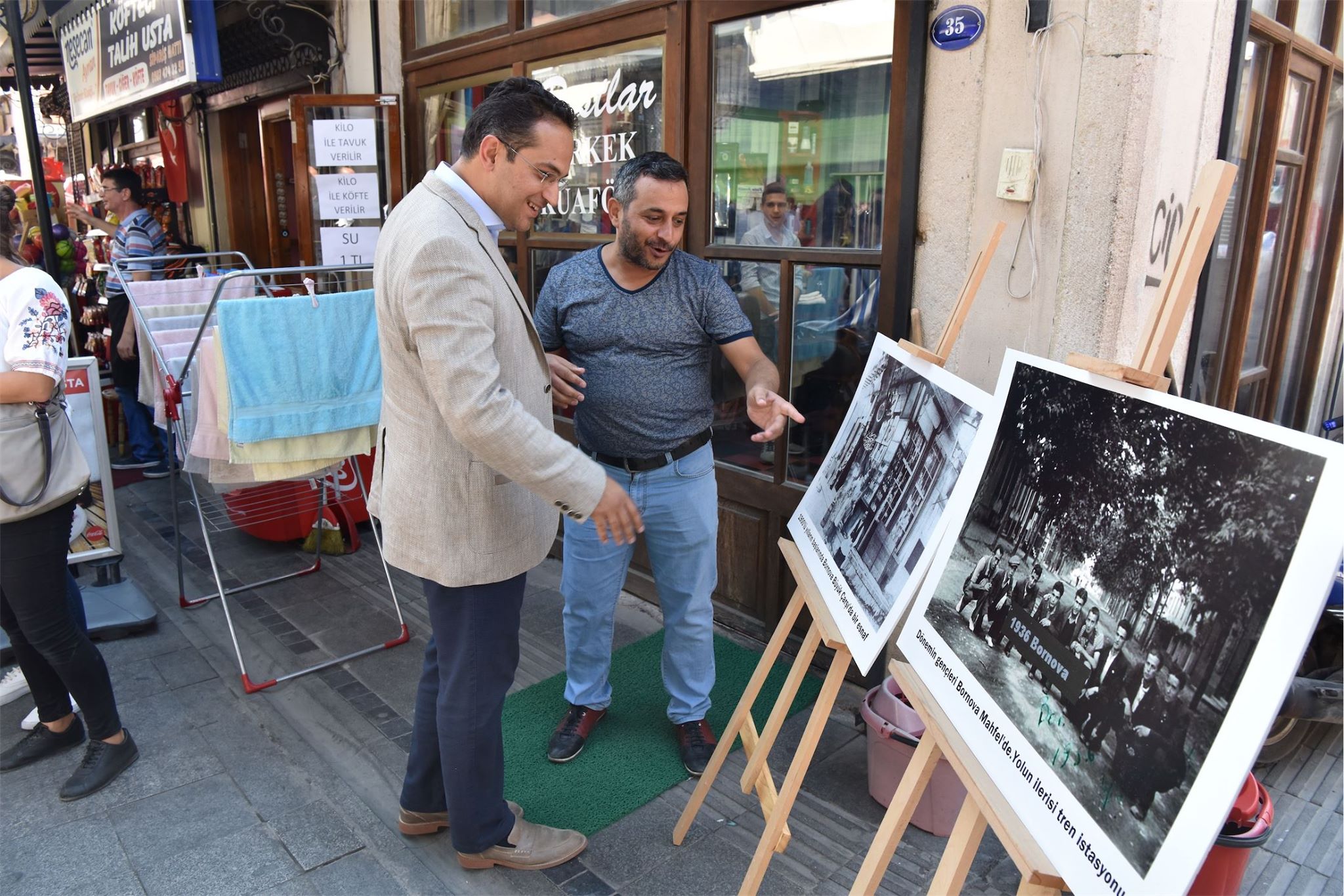 Esnaf vitrinlerinde Bornova