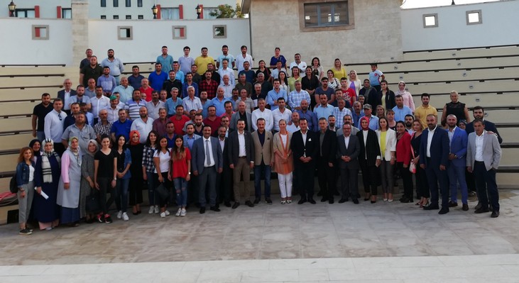 İdeolojik oy veriyoruz, mutsuz oluyoruz