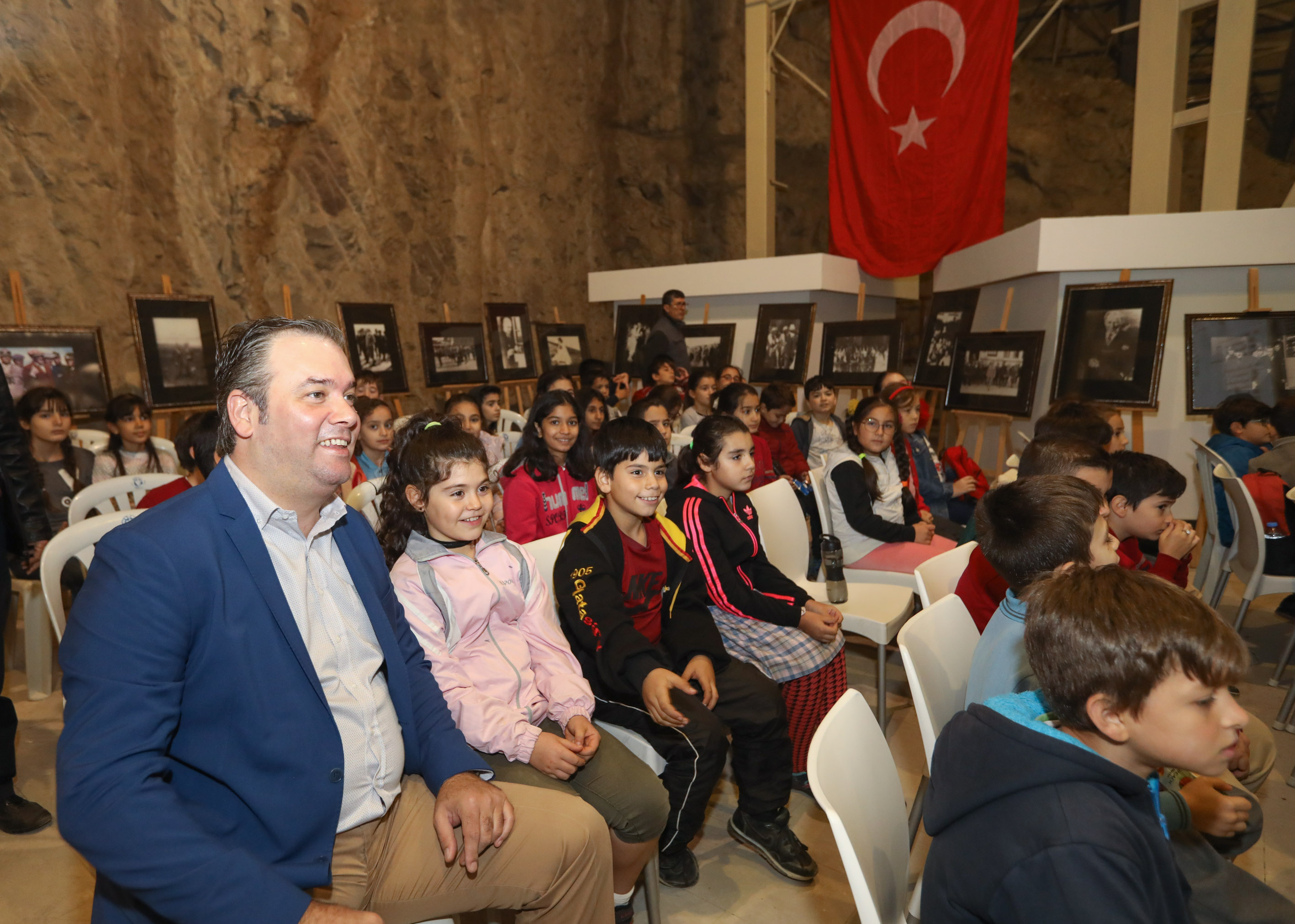 Ata'nın gölgesinde eğitim yuvası