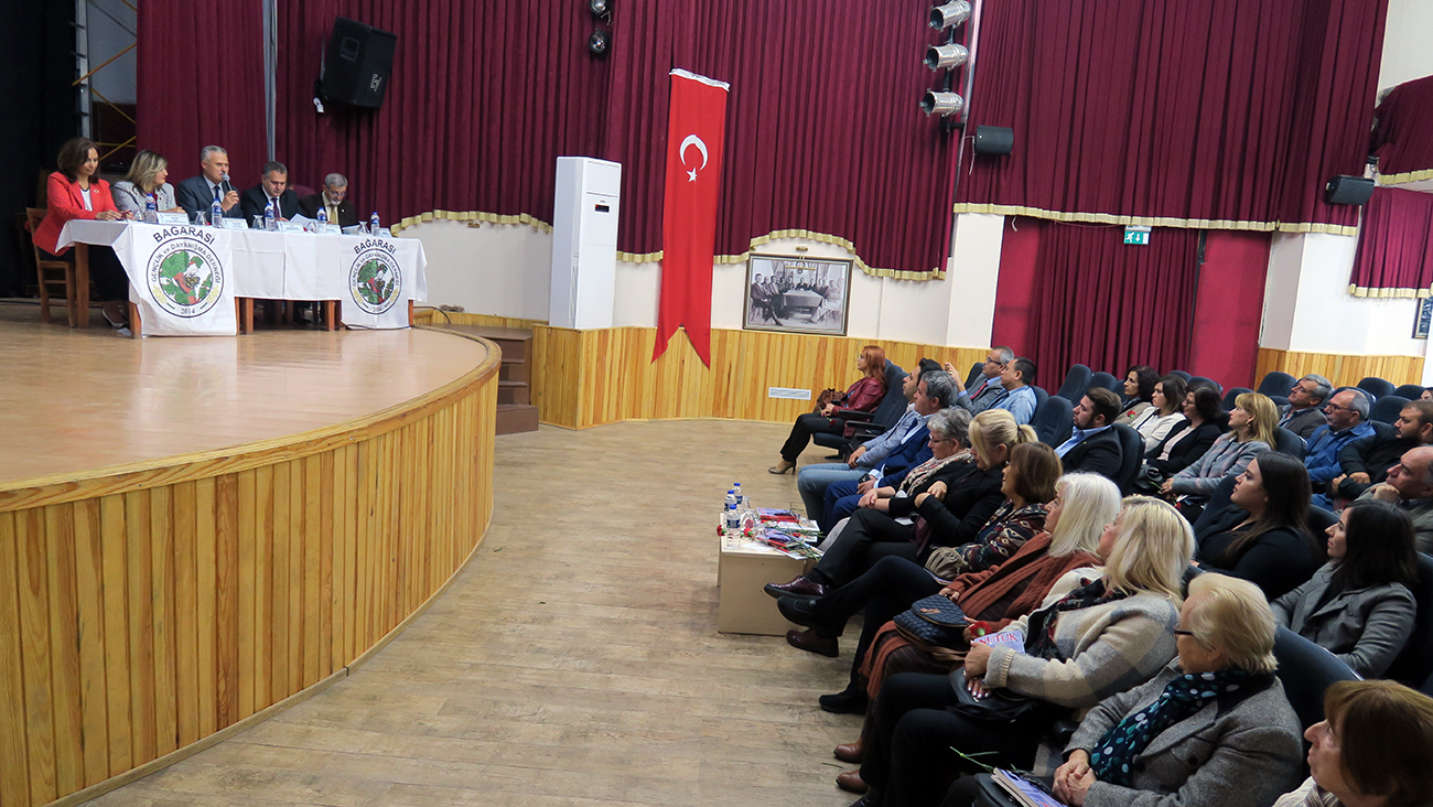 FOÇA’DA ‘CUMHURİYET KADINI’ KONULU PANEL