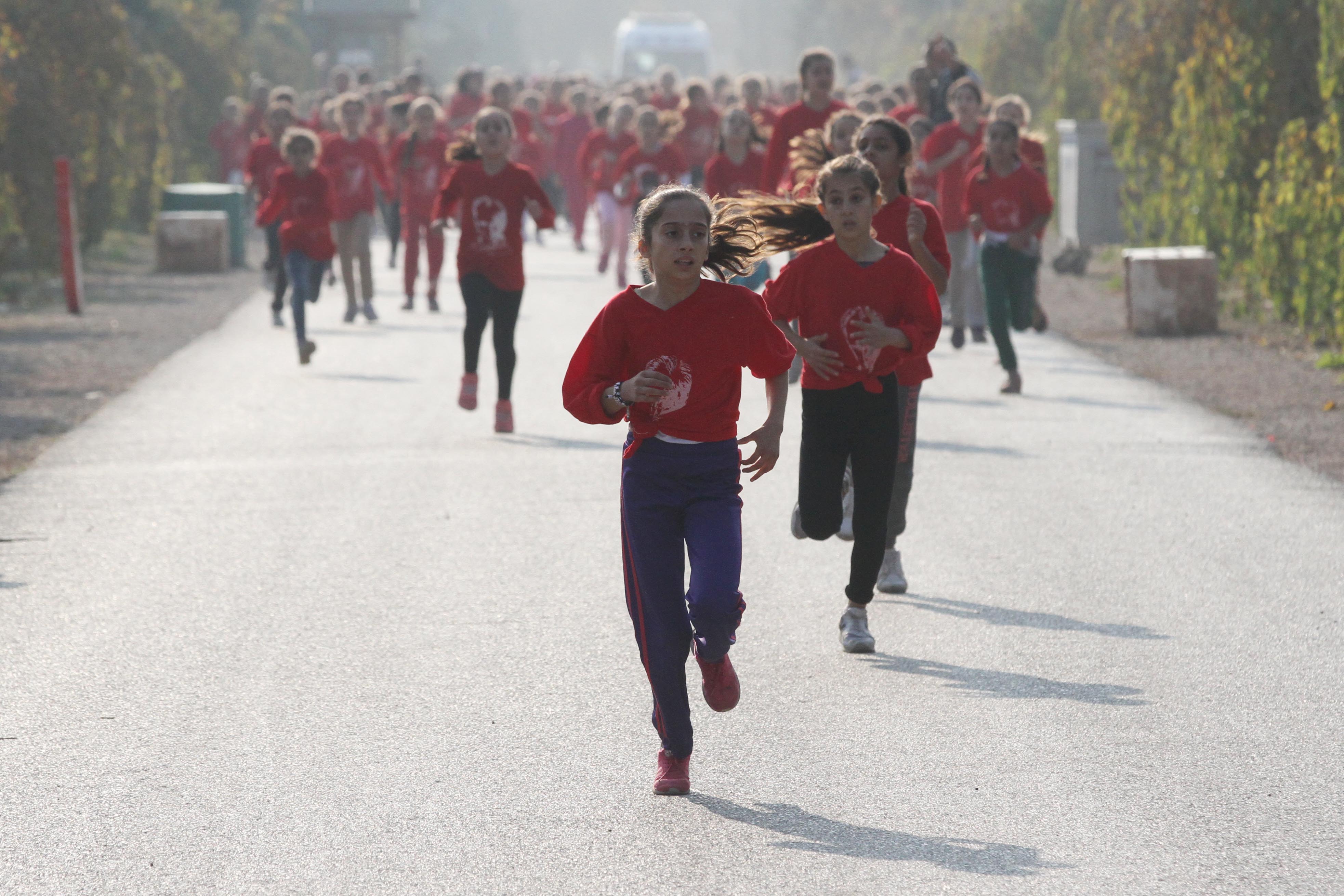 Binlerce öğrenci Ata'sı için koştu