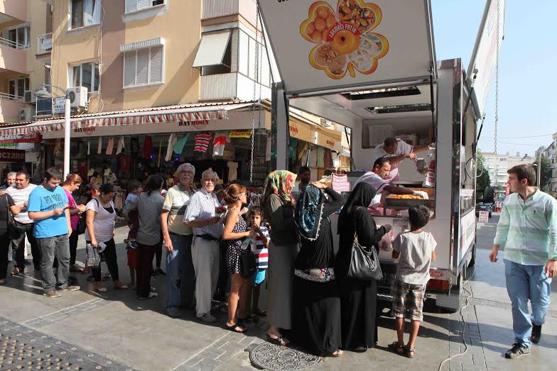 Bayraklılı şehit için lokma döküldü
