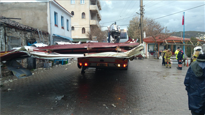İzmir’de şiddetli yağış ve fırtına raporu