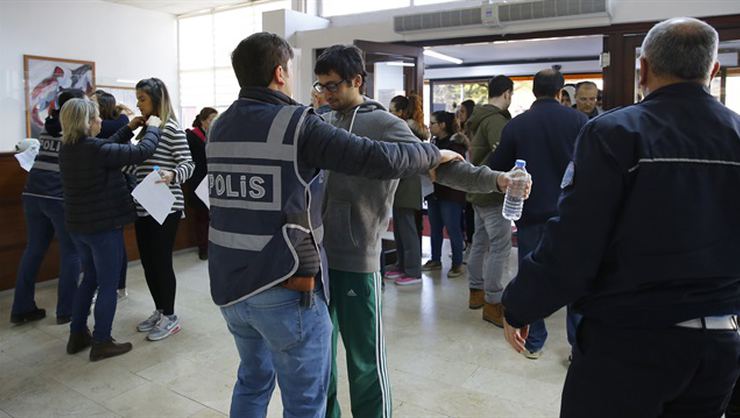 Sınavlarda artık ulaşım kartı, anahtar, toka, piercing serbest
