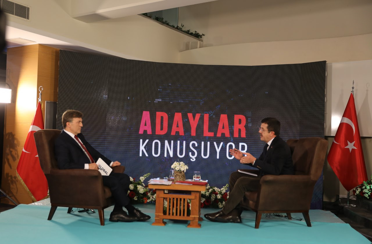 Zeybekci’den öğrencilere ucuz ulaşım ve sınırsız internet müjdesi