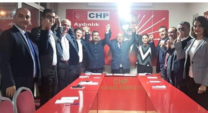 Narlıdere'de aday adayları ilçe binasında! "Narlıdere'den bir aday gösterilsin
