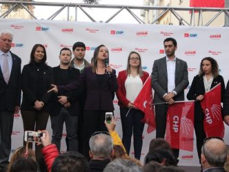 CHP’Lİ FİLİZ SENGEL’DEN MİTİNG GİBİ ADAYLIK AÇIKLAMASI