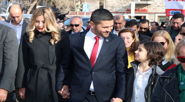CHP'NİN FOÇA ADAYI FATİH GÜRBÜZ GÖVDE GÖSTERİ YAPTI