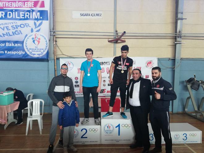 Bostanlıspor Kickboks'ta 2 madalya aldı
