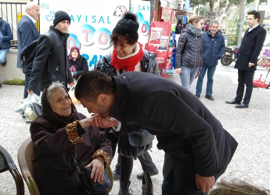FATİH GÜRBÜZ HALKLA KUCAKLAŞIYOR