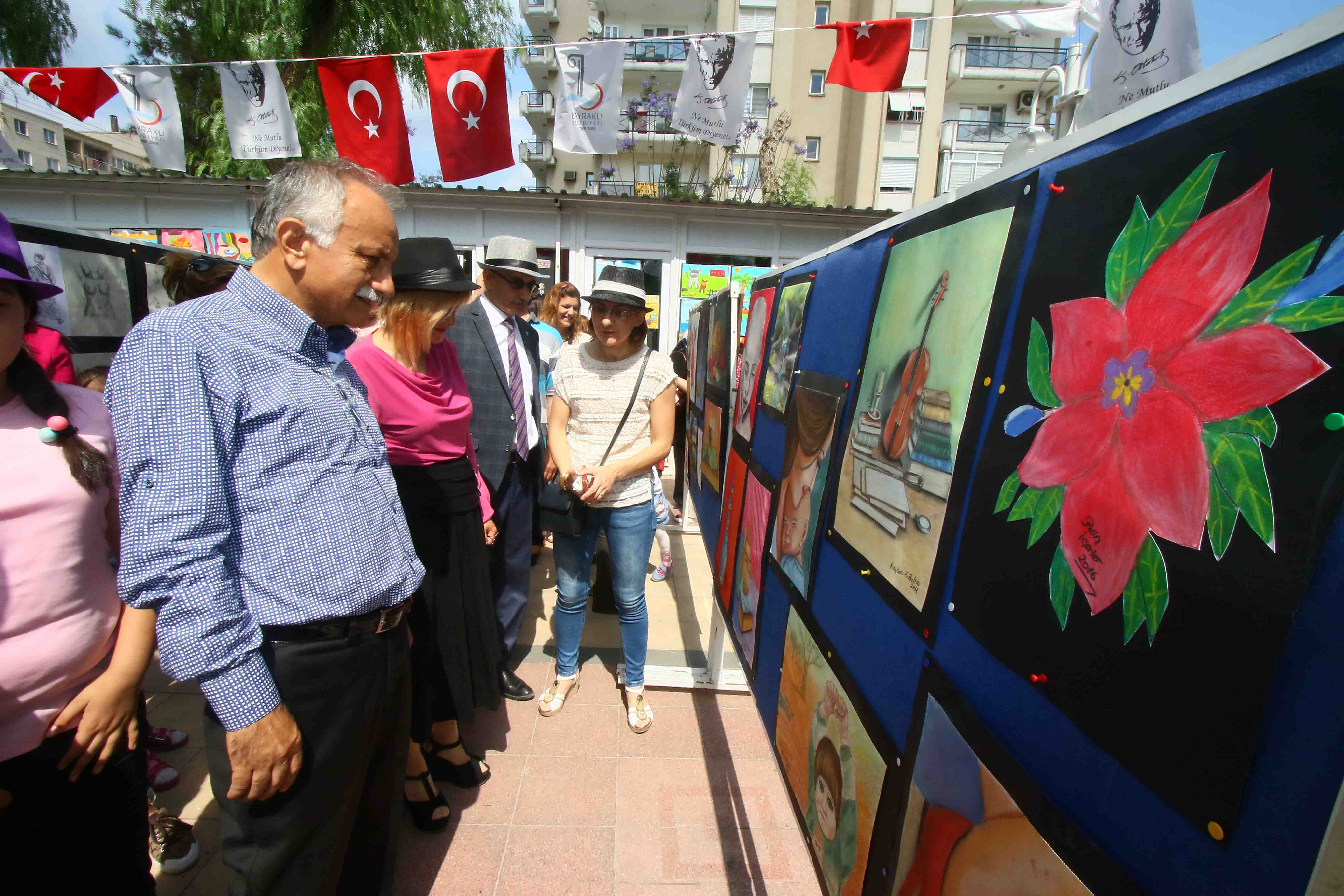 Barışa şapka çıkardılar