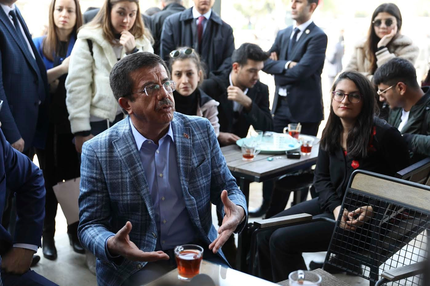 Zeybekci İzmir’i İzmirliler kurtaracak