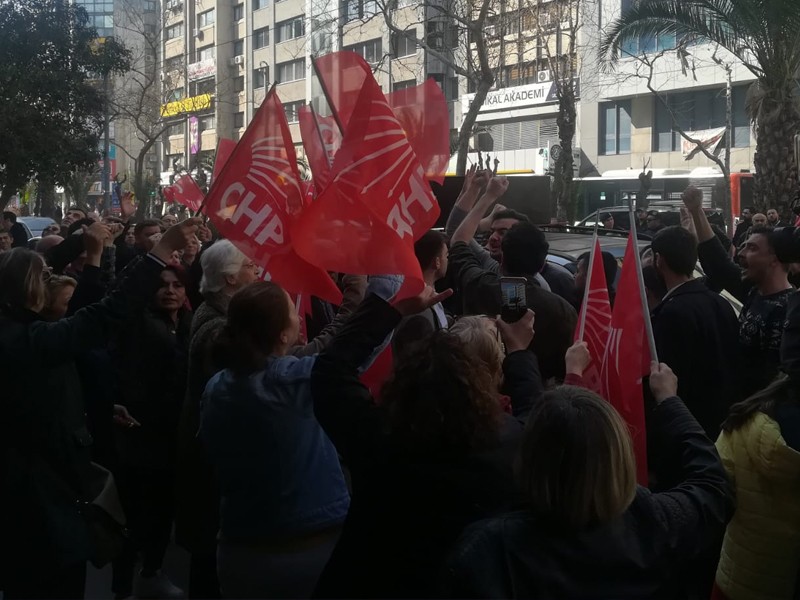 CHP İzmir İl Binası önünde Buca eylemi