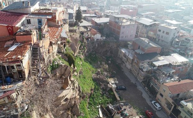 İzmir'in o ilçesinde vatandaşlar endişeli! ''Tehlike altındayız...''
