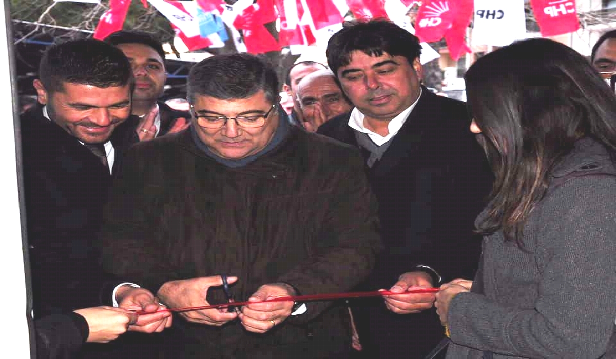 Foça üzerinde oyunlar oynanmaya çalışılıyor