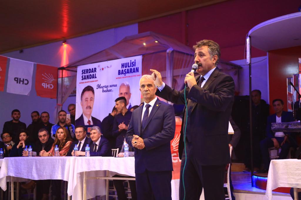 CHP’Lİ SANDAL, BAYRAKLI’DAKİ “DADAŞLAR” İLE BULUŞTU
