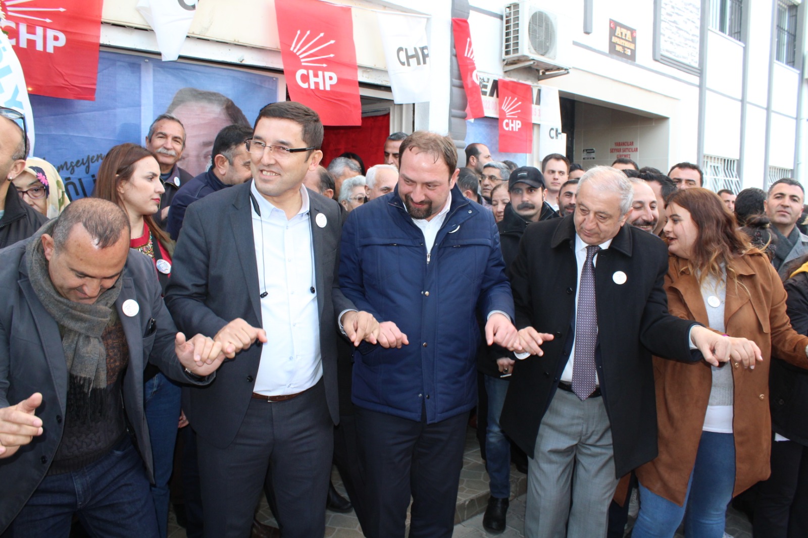 UTKU GÜMRÜKÇÜ’DEN BİR GÜNDE DÖRT SEÇİM OFİS AÇILIŞI