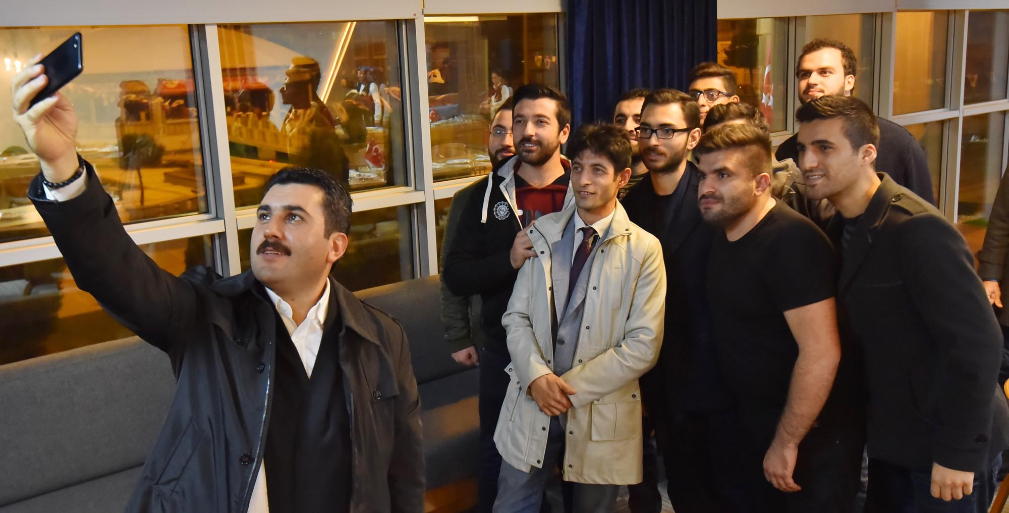 GENÇ BAŞKAN, GENÇLERLE BULUŞUYOR