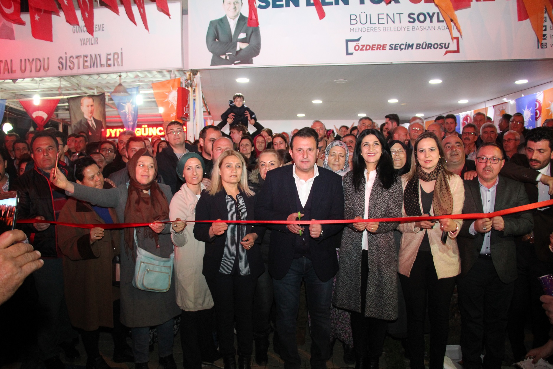 Özdere’de Coşkulu Seçim Ofisi Açılışı
