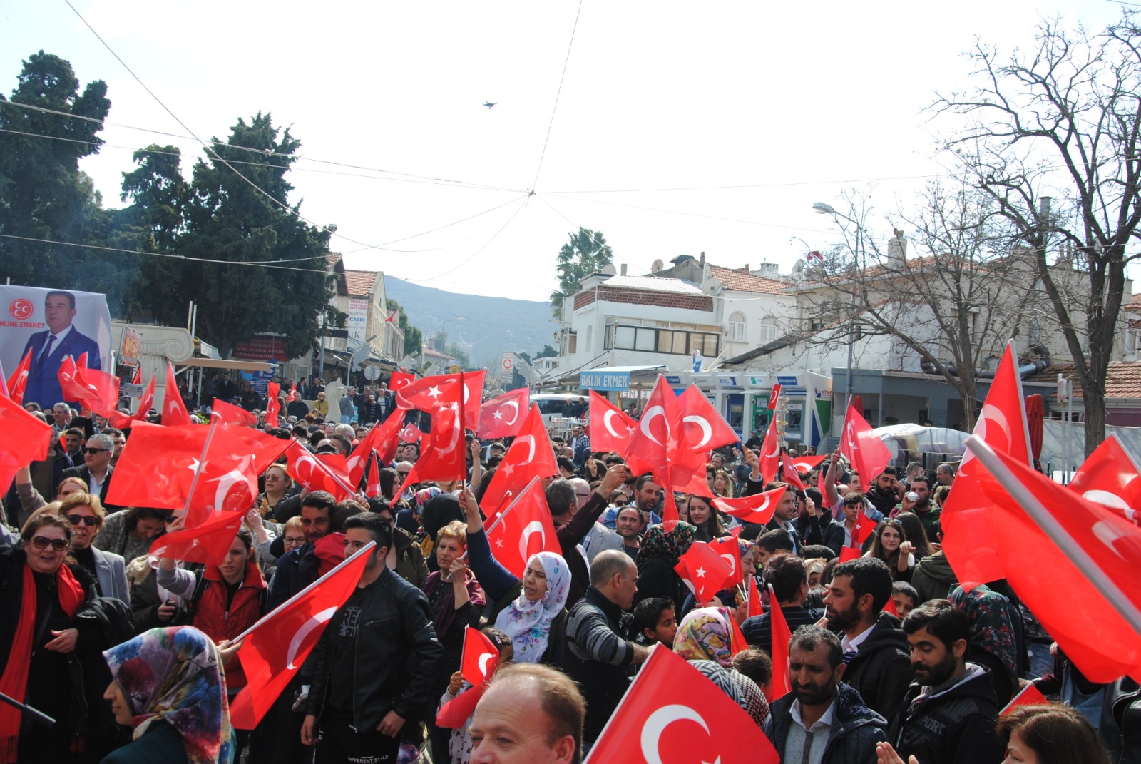 Foça’da Serdar Mersin’den Gövde GösterisirnrnFoça’da Serdar Mersin’den Gövde Gösterisi