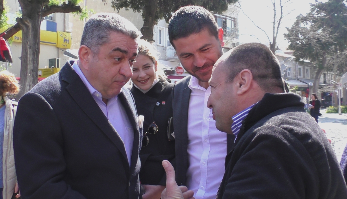  Bedri Serter Foça'da Fatih Gürbüz için destek istedi