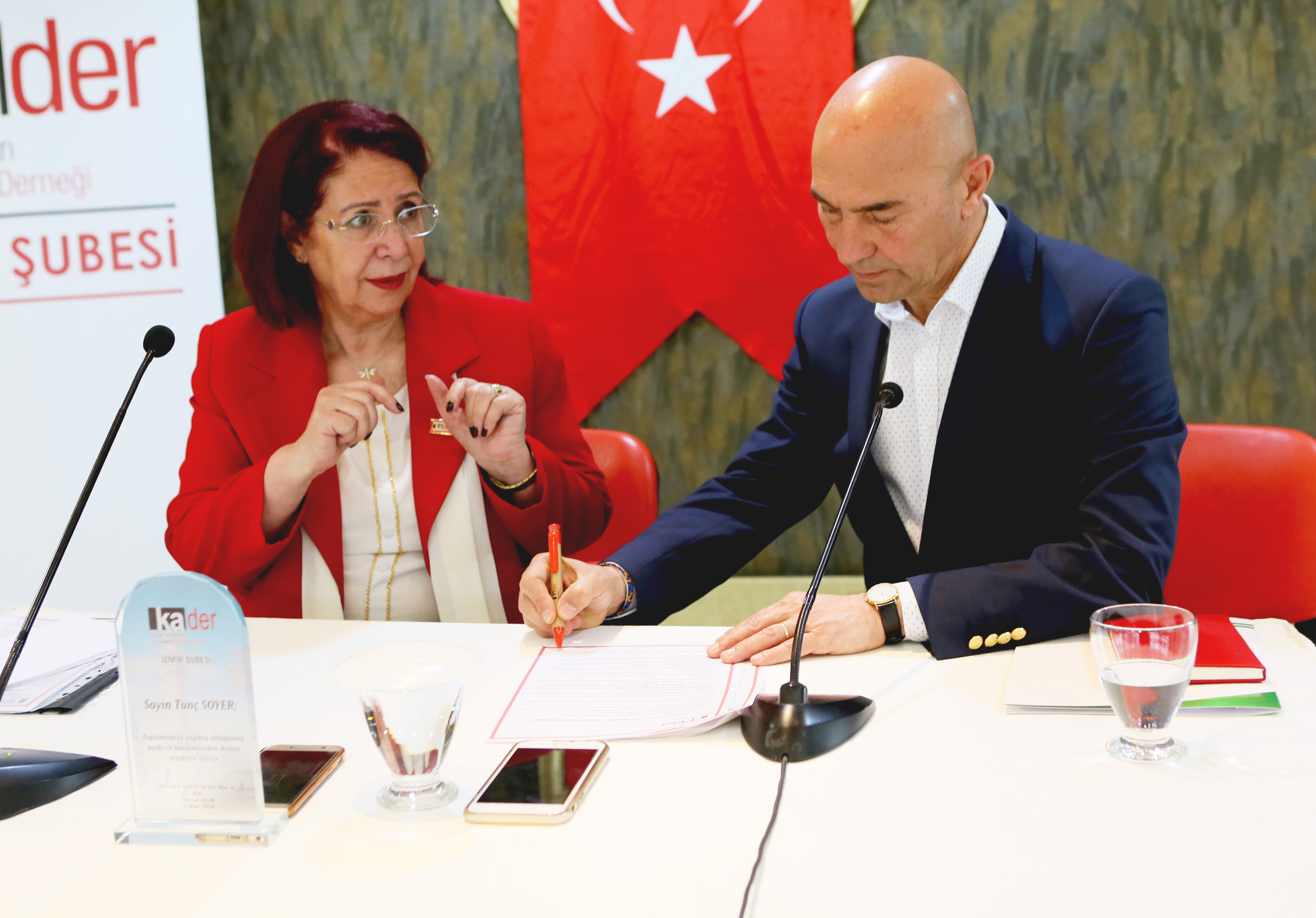 SOYER: KADIN DOSTU KENT TAAHHÜTNAMESİNİ İMZALADI